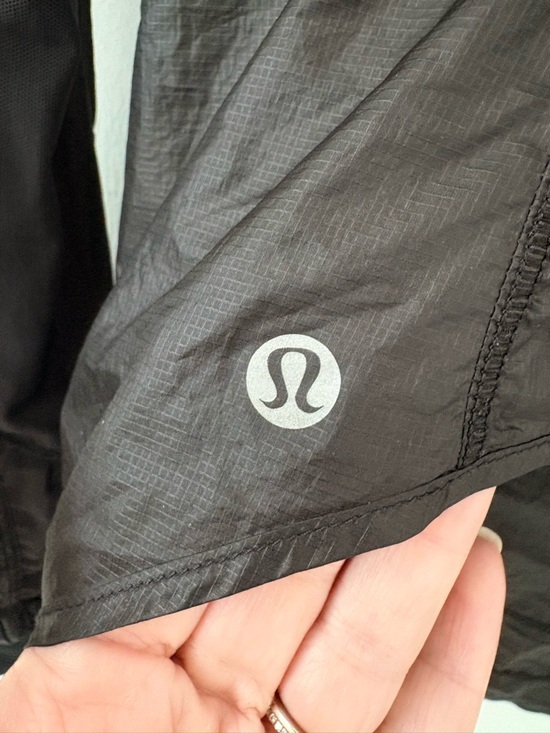 Lululemon Goal Crusher Jacket Black Lightweight Run Sz 2/4 EUC - Picture 7 of 9